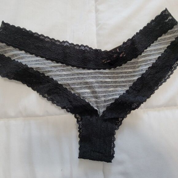 VICTORIA'S SECRET Blue Striped Cheeky NWT  242 - Picture 1 of 2